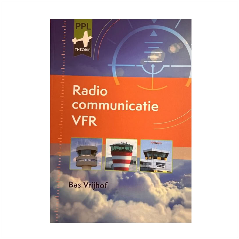 Boekomslag met de titel "Radio communicatie VFR" en afbeeldingen van drie verkeerstorens boven een wolkenlucht.